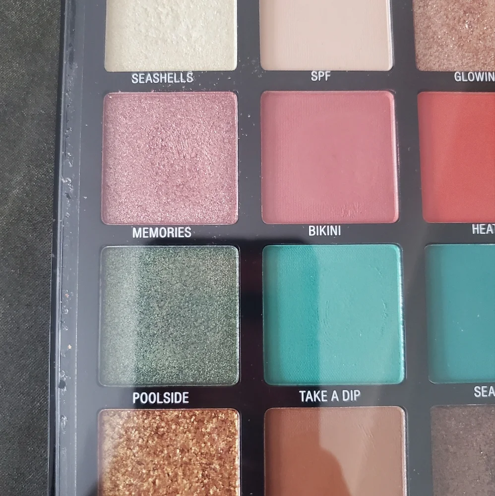 L.A. girl Hey Hey Vacay eyeshadow palette